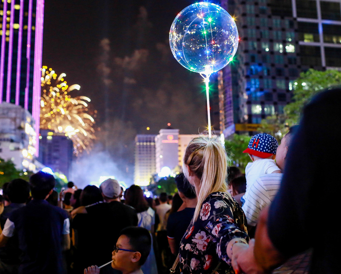 Fireworks return as Vietnam welcomes 2018 - Go Asia Travel